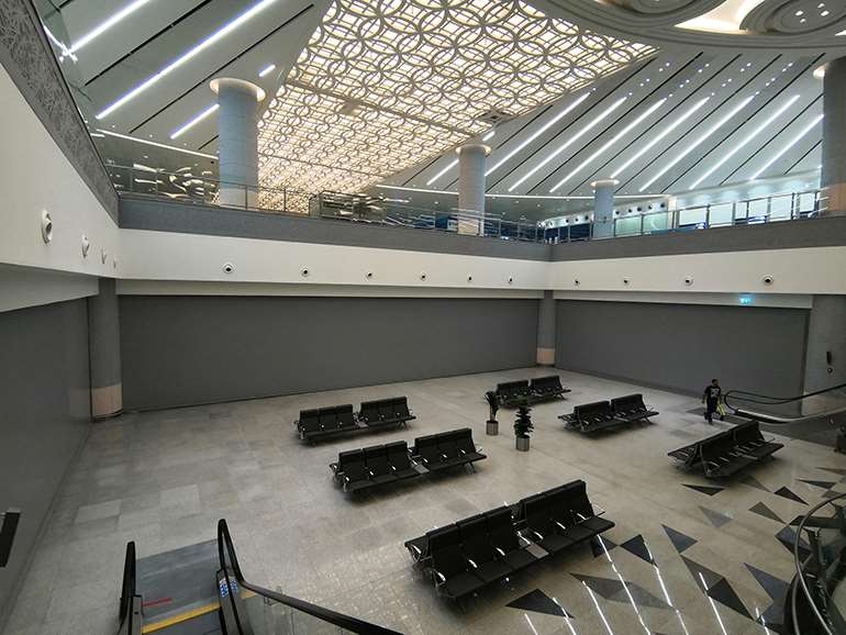 Operable acoustic wall in an auditorium